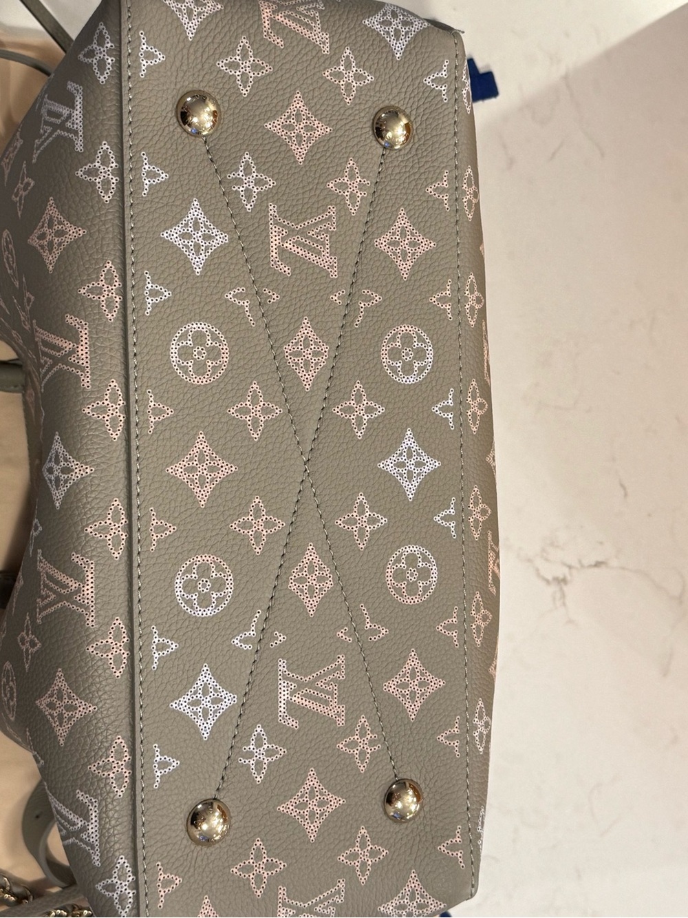 Louis Vuitton Mahina Bella Tote Flight Mode M23395 Authentic - Picture 6 of 11